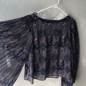 4/$15 Fun Accordion Flare Sleeve Top